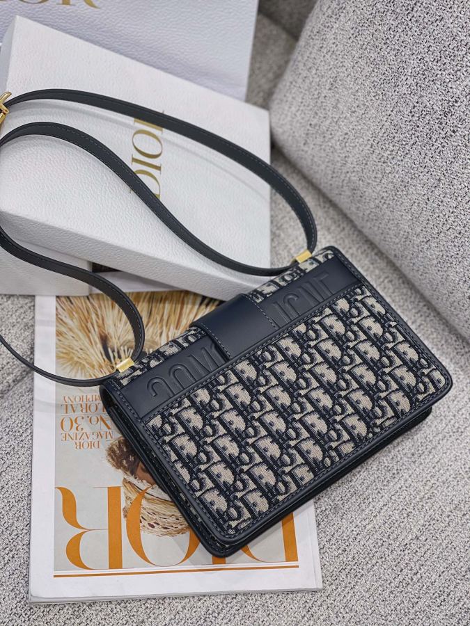 1:1 Replica Celine bag 𝐃𝐢𝟎 𝐫 𝐎𝐛𝐥𝐢𝐪𝐮𝐞 𝐌𝐨𝐧𝐭𝐚𝐢𝐠𝐞 — Premium Replica — photo 9