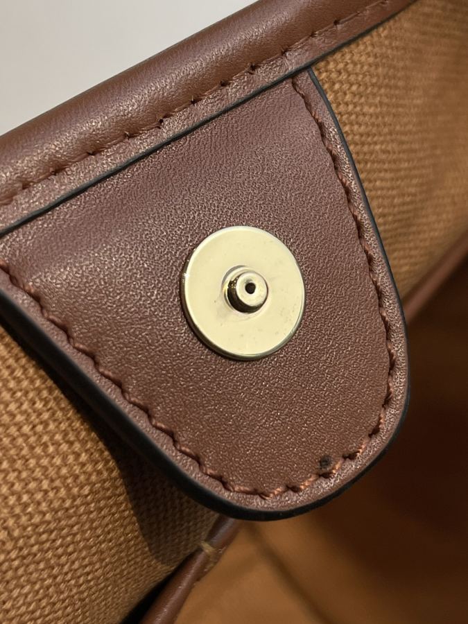 1:1 Replica Burberry bag Exclusive customized hardware accessories — AAA Quality Replica — photo 2