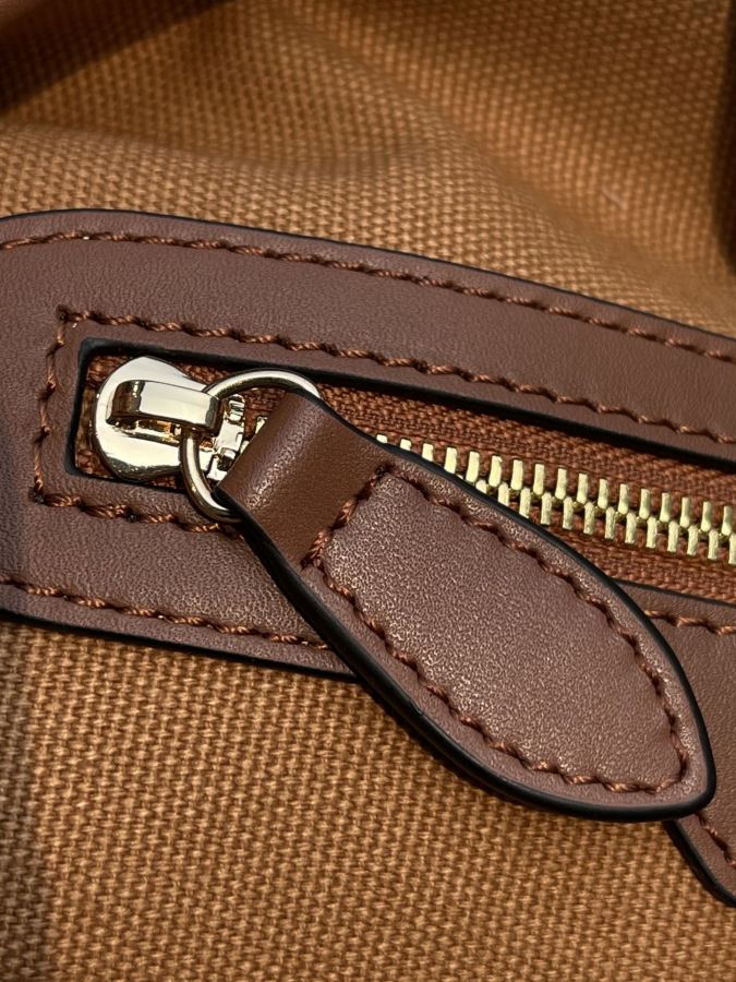 1:1 Replica Burberry bag Exclusive customized hardware accessories — AAA Quality Replica — photo 6