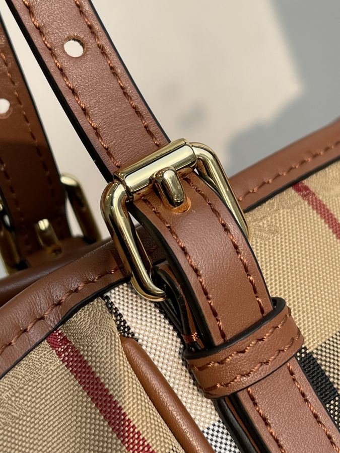 1:1 Replica Burberry bag Exclusive customized hardware accessories — AAA Quality Replica — photo 3