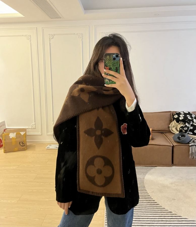 1:1 Replica LV scarf Graphical Damier LV — Premium Replica — photo 3