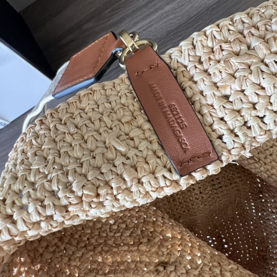 1:1 Replica LOEWE bag LOEWE* Slit — AAA Quality Replica — photo 9
