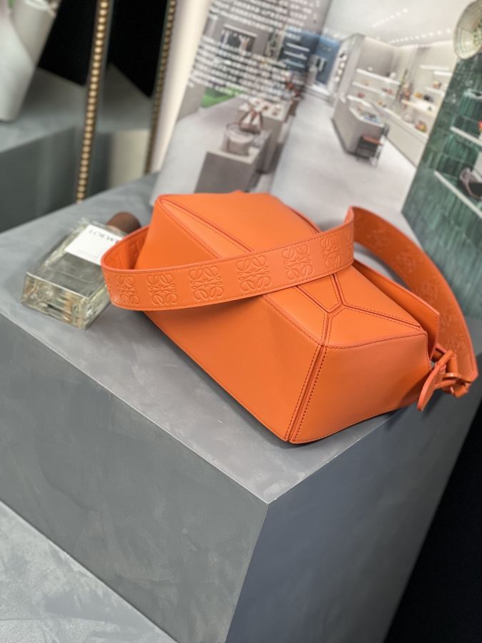 1:1 Replica LOEWE bag 𝙿𝚞𝚣𝚣𝚕𝚎 — AAA Quality Replica — photo 4