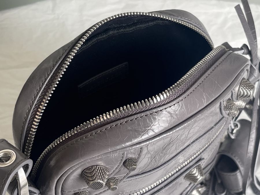 1:1 Replica Balenciaga bag — Premium Replica — photo 7