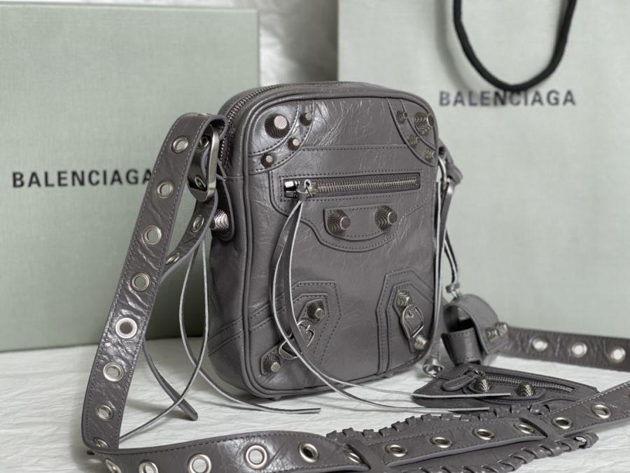 1:1 Replica Balenciaga bag — Premium Replica — photo 3