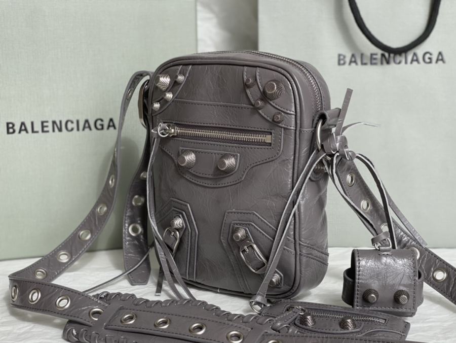 1:1 Replica Balenciaga bag — Premium Replica — photo 4