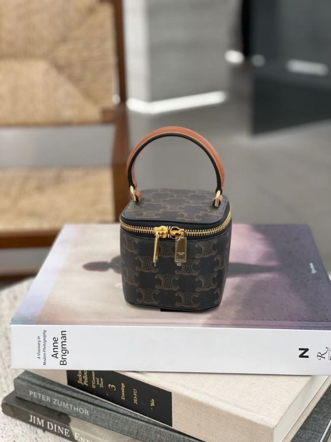 1:1 Replica Celine bag A strong visual three-dimensional effect is built in a reasonable square circle. The — AAA Quality Replica — photo 4