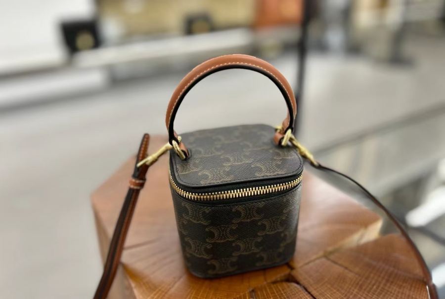 1:1 Replica Celine bag A strong visual three-dimensional effect is built in a reasonable square circle. The — AAA Quality Replica — photo 7