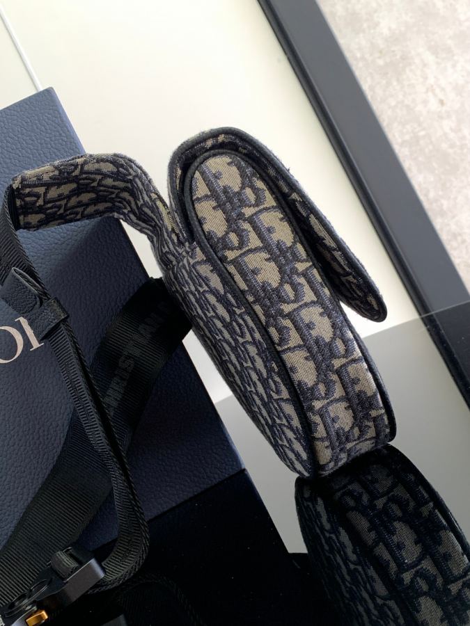 1:1 Replica messenger bag Men's Saddle Bag — AAA Quality Replica — photo 2