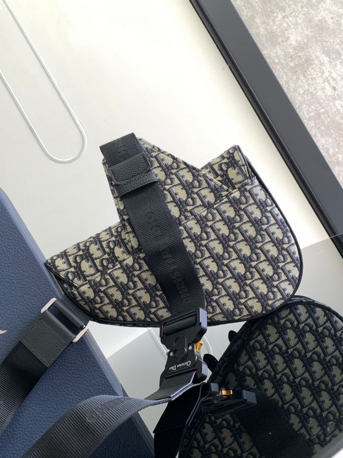 1:1 Replica messenger bag Men's Saddle Bag — AAA Quality Replica — photo 3