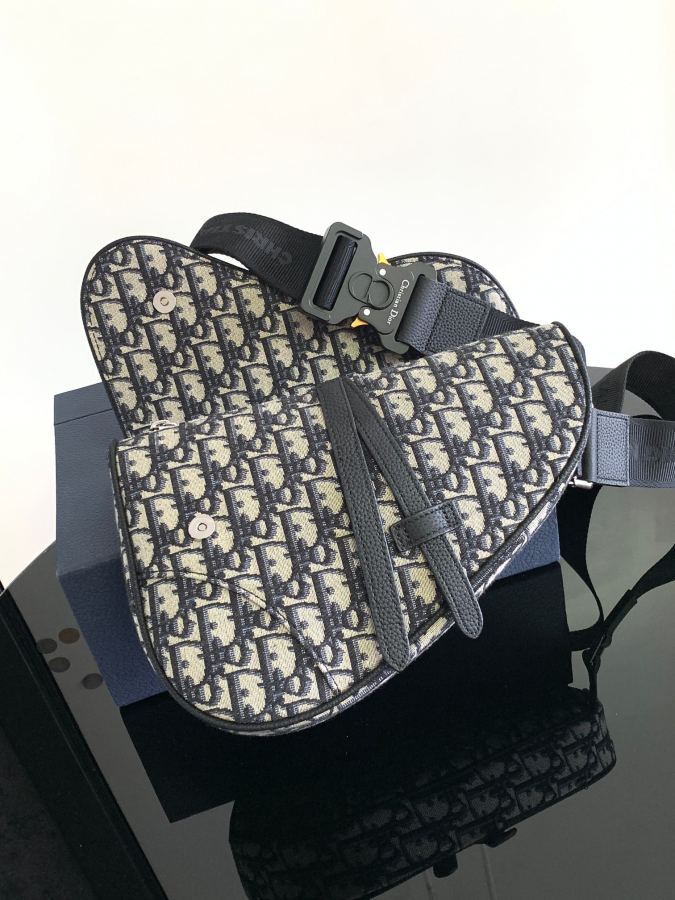 1:1 Replica messenger bag Men's Saddle Bag — AAA Quality Replica — photo 7