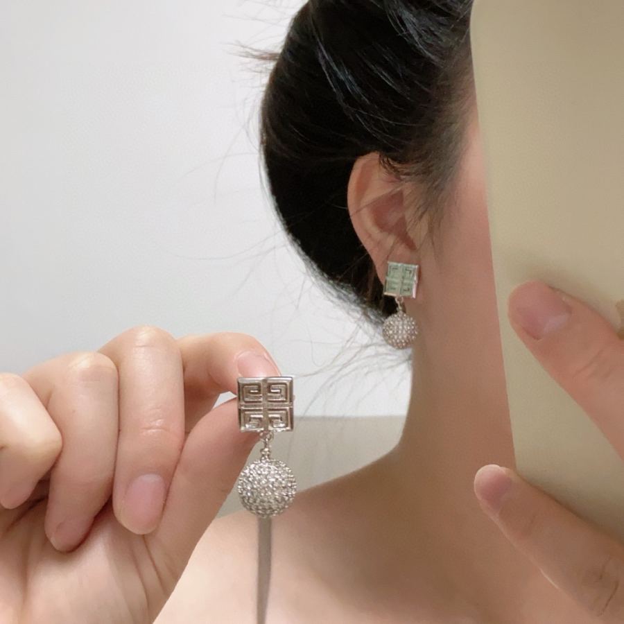 1:1 Replica Givenchy Jewelry Givenchy Logo LG — AAA Quality Replica — photo 3