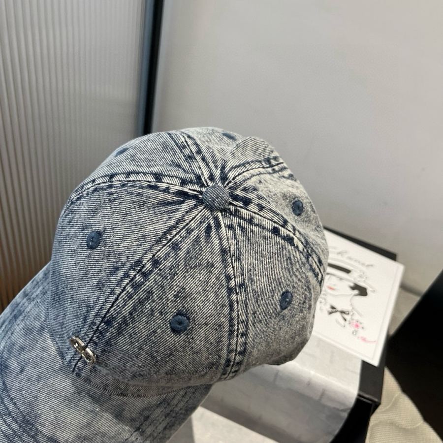 1:1 Replica Valentino hat ¥ — 1:1 Replica — photo 2
