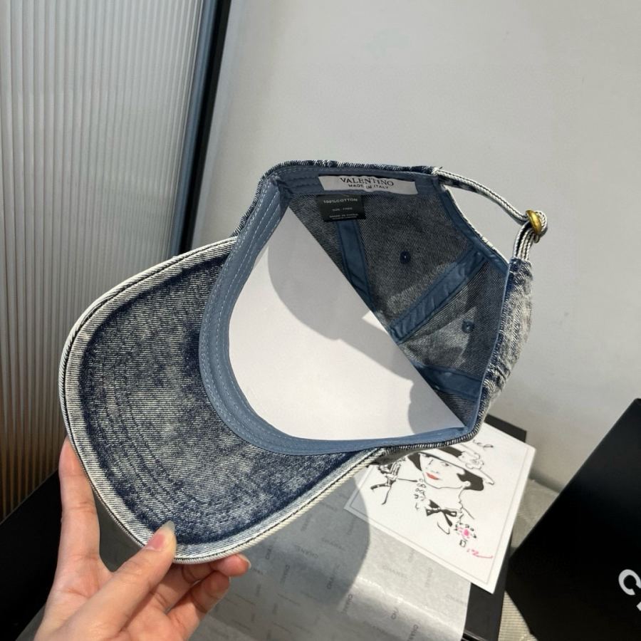 1:1 Replica Valentino hat ¥ — 1:1 Replica — photo 7