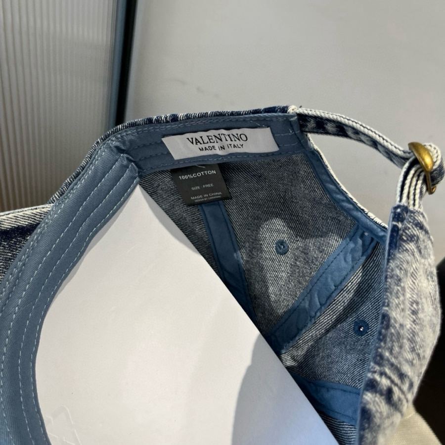 1:1 Replica Valentino hat ¥ — 1:1 Replica — photo 6