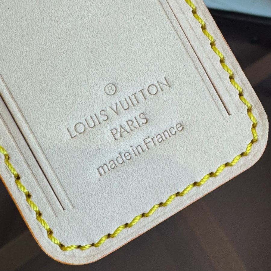 1:1 Replica suitcase Hardware details — AAA Quality Replica — photo 4