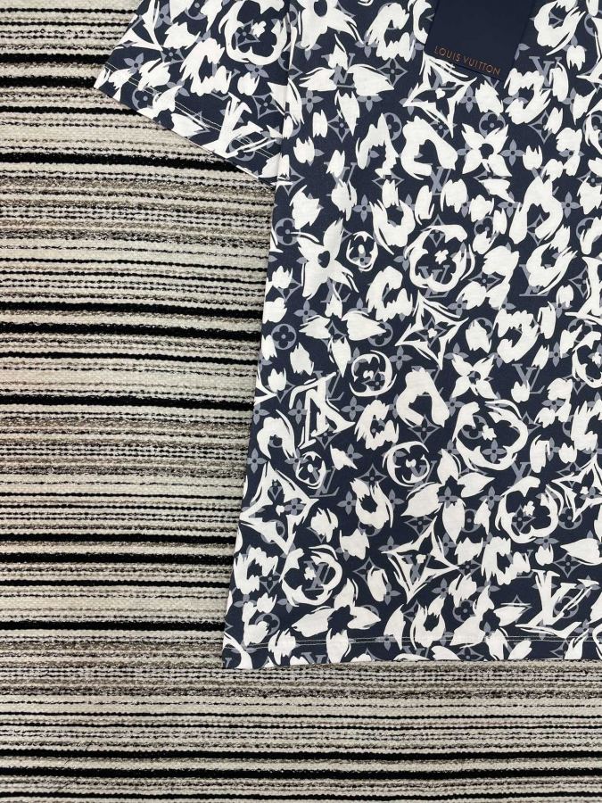 1:1 Replica LV Women LV T “ ” oversize — AAA Quality Replica — photo 3