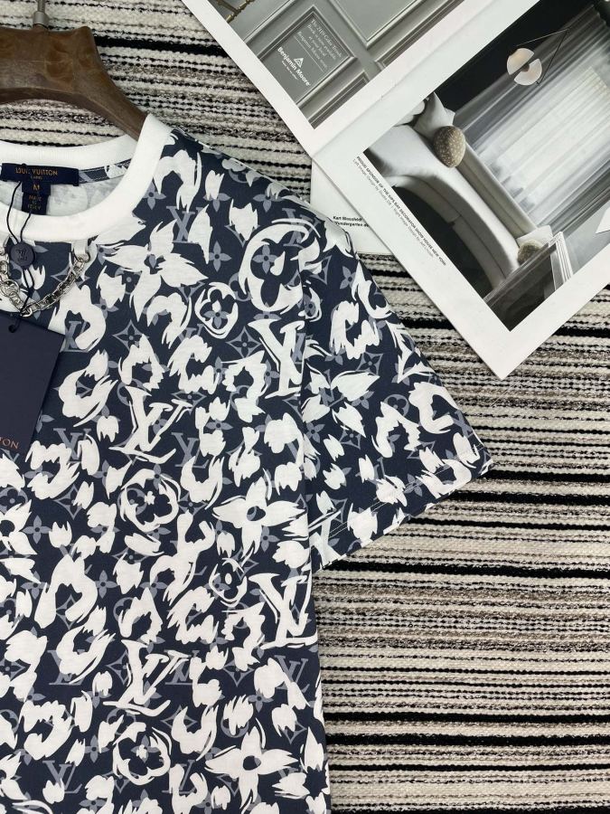 1:1 Replica LV Women LV T “ ” oversize — AAA Quality Replica — photo 5