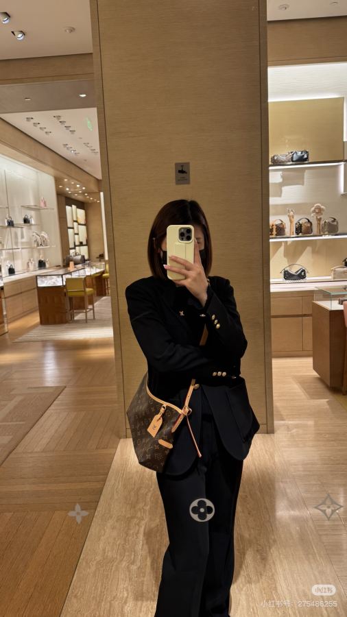 1:1 Replica LV bag carry all — AAA Quality Replica — photo 6