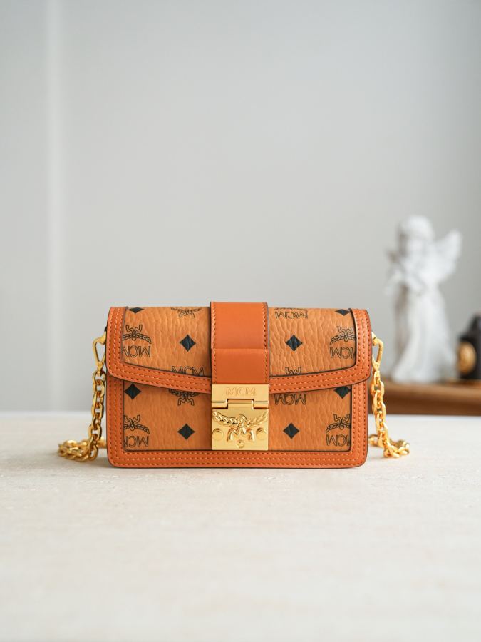 1:1 Replica MCM bag 𝐌𝐂𝐌 𝐓𝐫𝐚𝐜𝐲 𝐕𝐢𝐬𝐞𝐭𝐨𝐬 — Premium Replica — photo 3