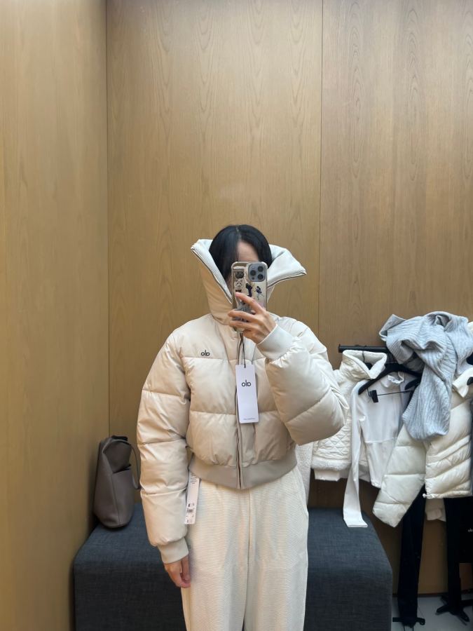 1:1 Replica Alo Jacket Beige model picture — AAA Quality Replica — photo 6