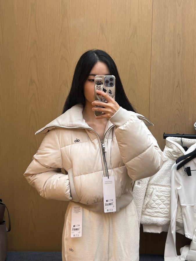 1:1 Replica Alo Jacket Beige model picture — AAA Quality Replica — photo 2