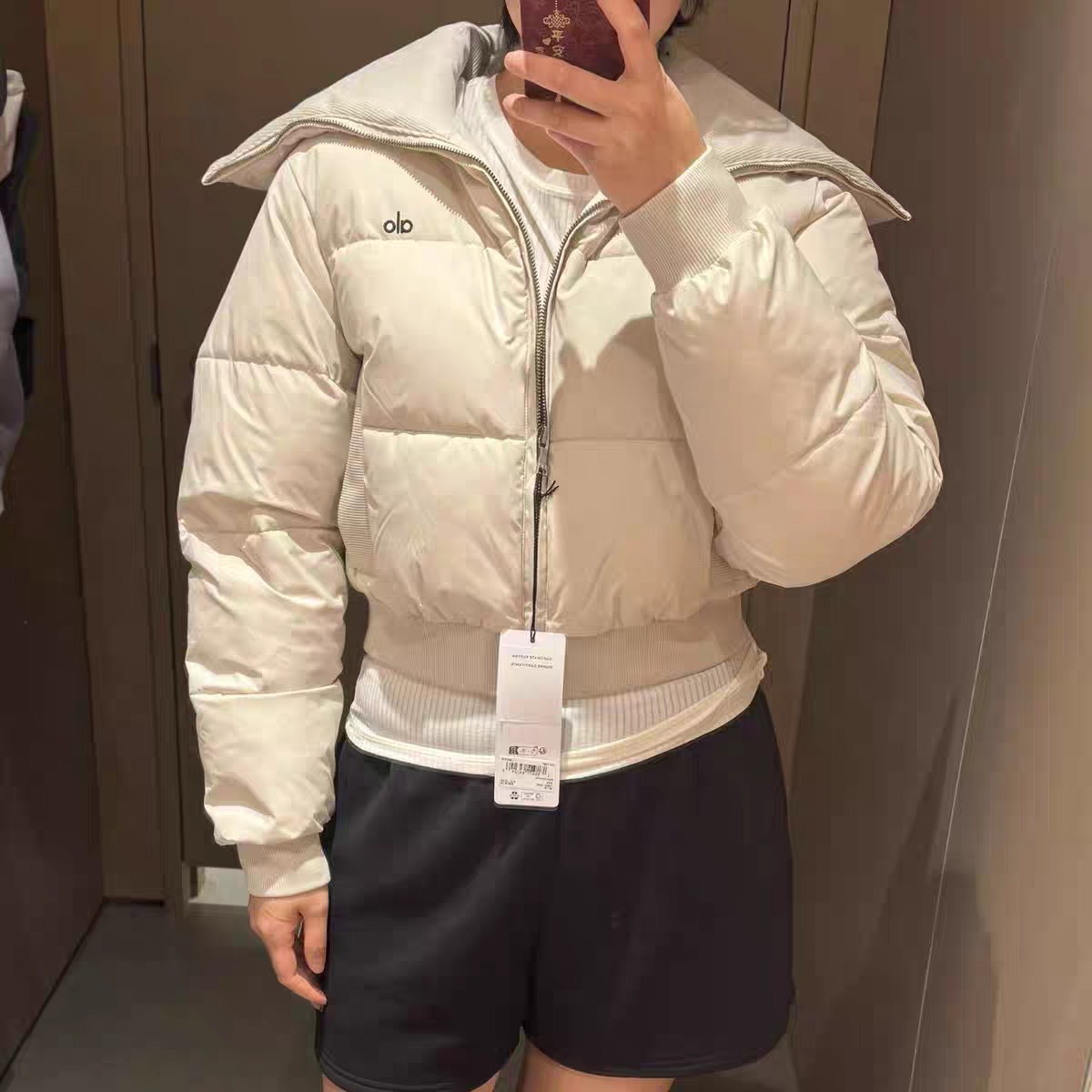 1:1 Replica Alo Jacket Beige model picture — AAA Quality Replica — photo 7