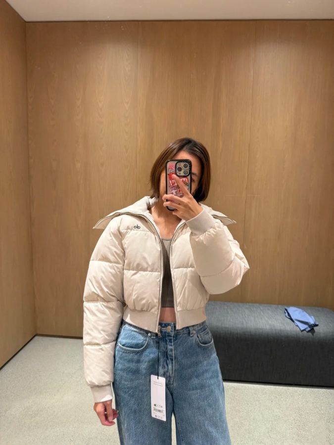 1:1 Replica Alo Jacket Beige model picture — AAA Quality Replica — photo 4