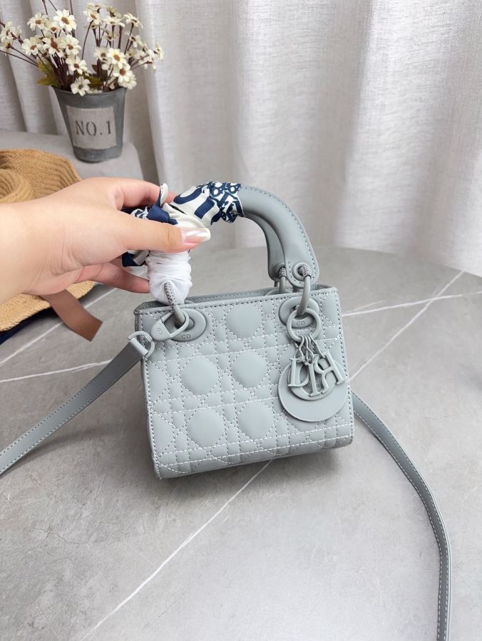 1:1 Replica Dior bag Comes with folding gift box (two shoulder straps) — AAA Quality Replica — photo 4