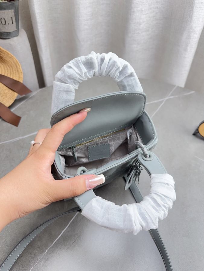 1:1 Replica Dior bag Comes with folding gift box (two shoulder straps) — AAA Quality Replica — photo 9