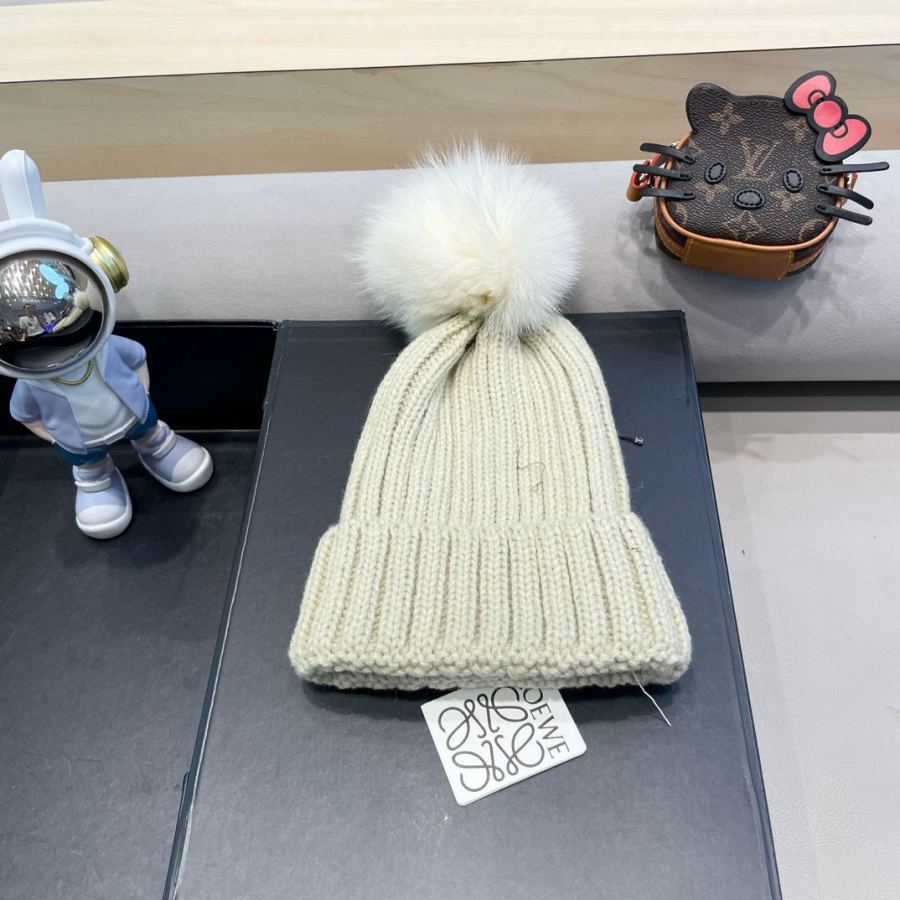1:1 Replica Loewe hat early autumn simple knitted beanie, plush material, very versatile — Premium Replica — photo 6