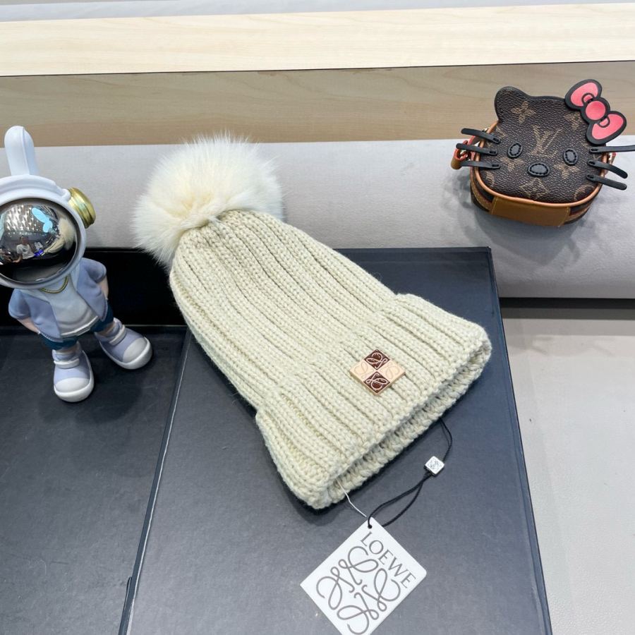 1:1 Replica Loewe hat early autumn simple knitted beanie, plush material, very versatile — Premium Replica — photo 3