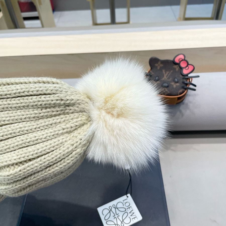 1:1 Replica Loewe hat early autumn simple knitted beanie, plush material, very versatile — Premium Replica — photo 8