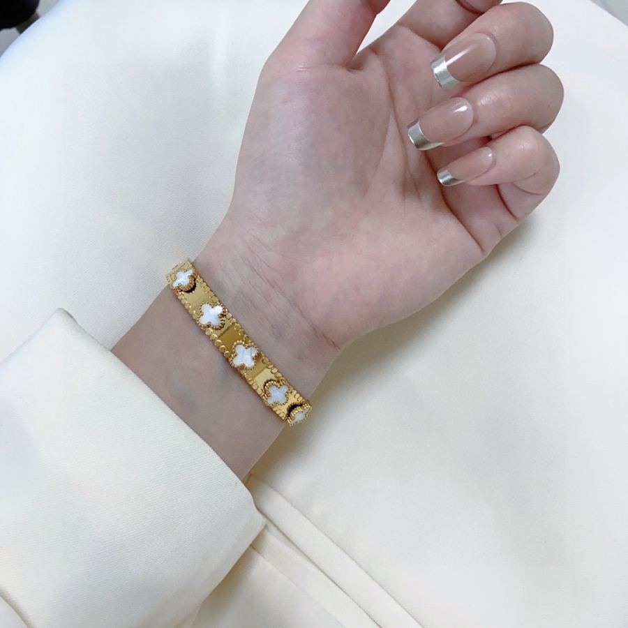 1:1 Replica Van Cleef & Arpels Jewelry VCA Classic Arrival replica — photo 2