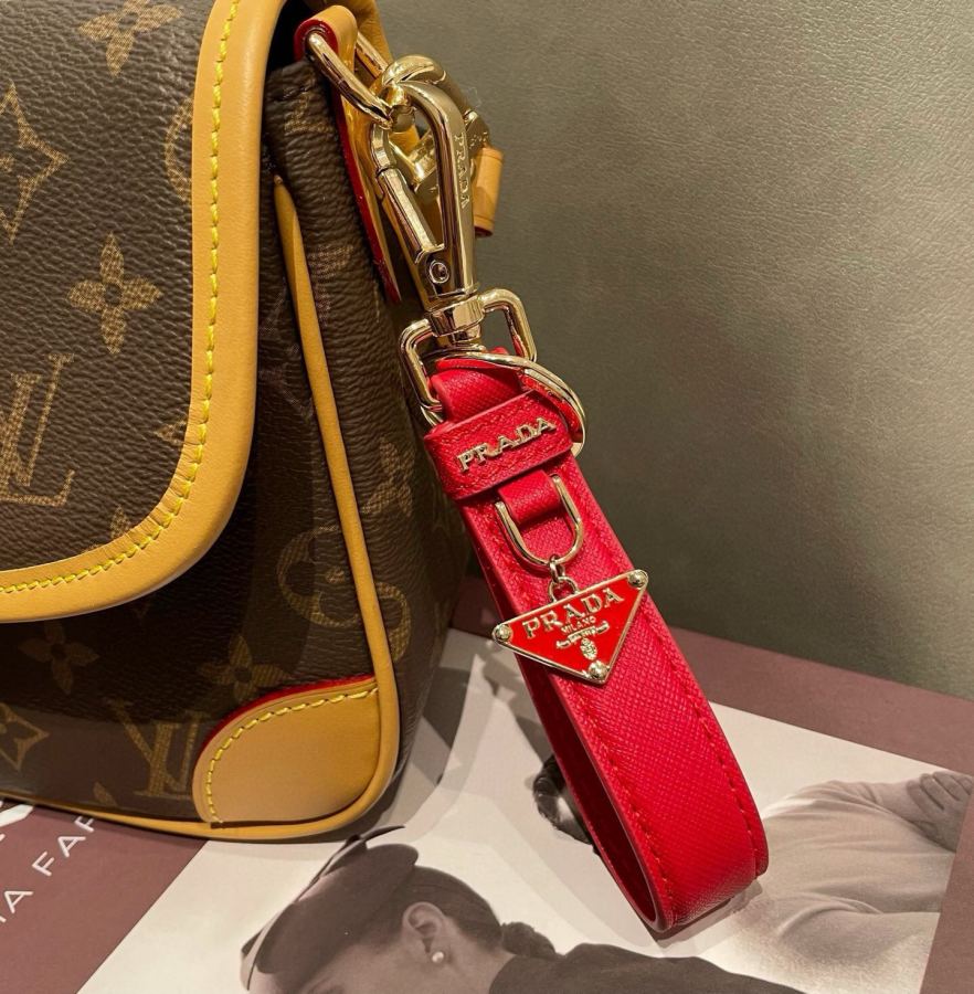 1:1 Replica prada glasses Prada Keychain pu logo — Premium Replica — photo 6