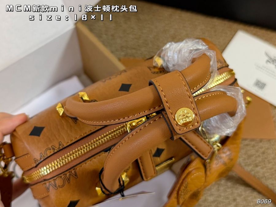 1:1 Replica MCM bag Airplane box Pendant) — 1:1 Replica — photo 7