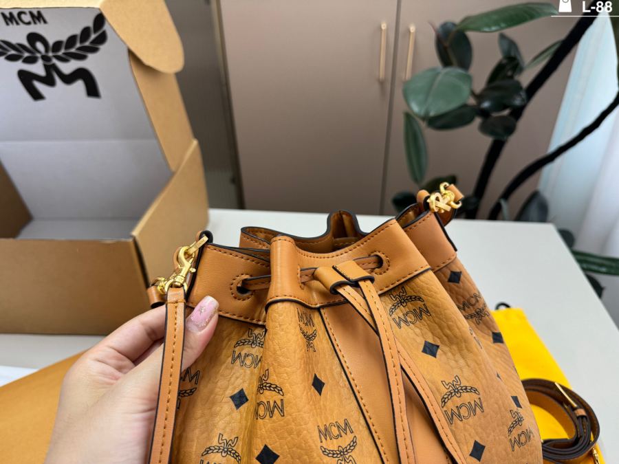 1:1 Replica MCM bag — photo 8
