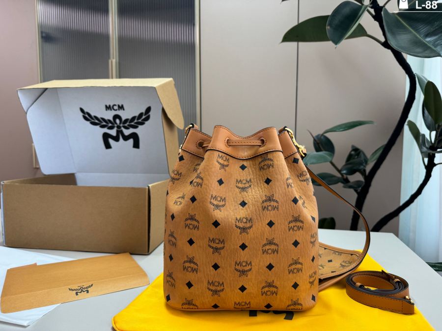 1:1 Replica MCM bag — photo 5