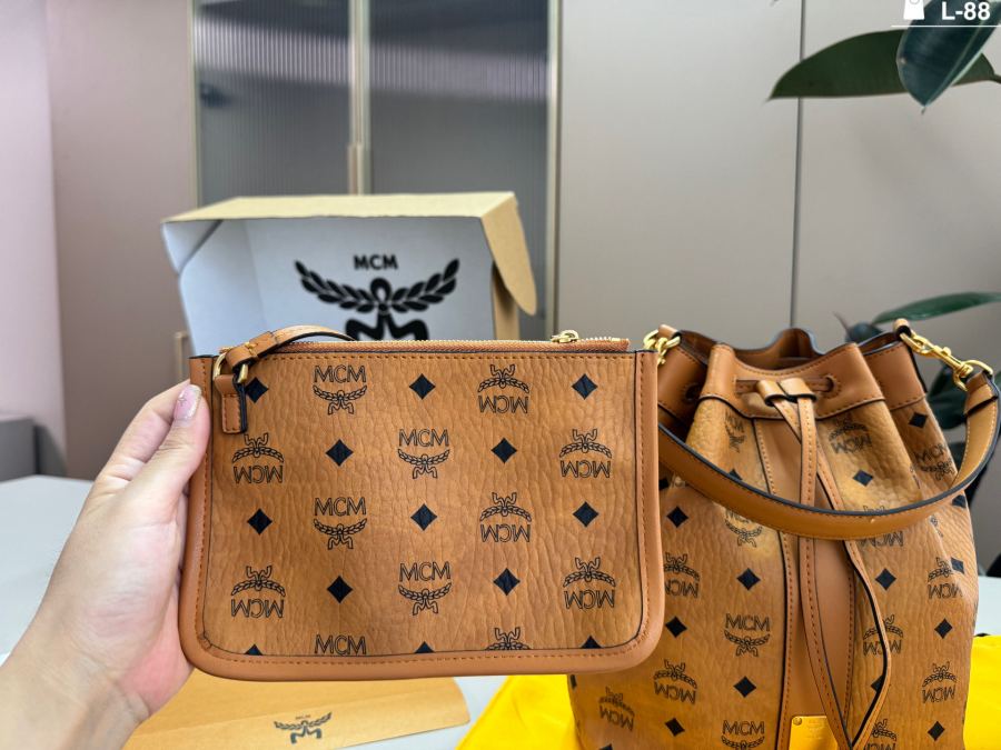 1:1 Replica MCM bag — photo 2
