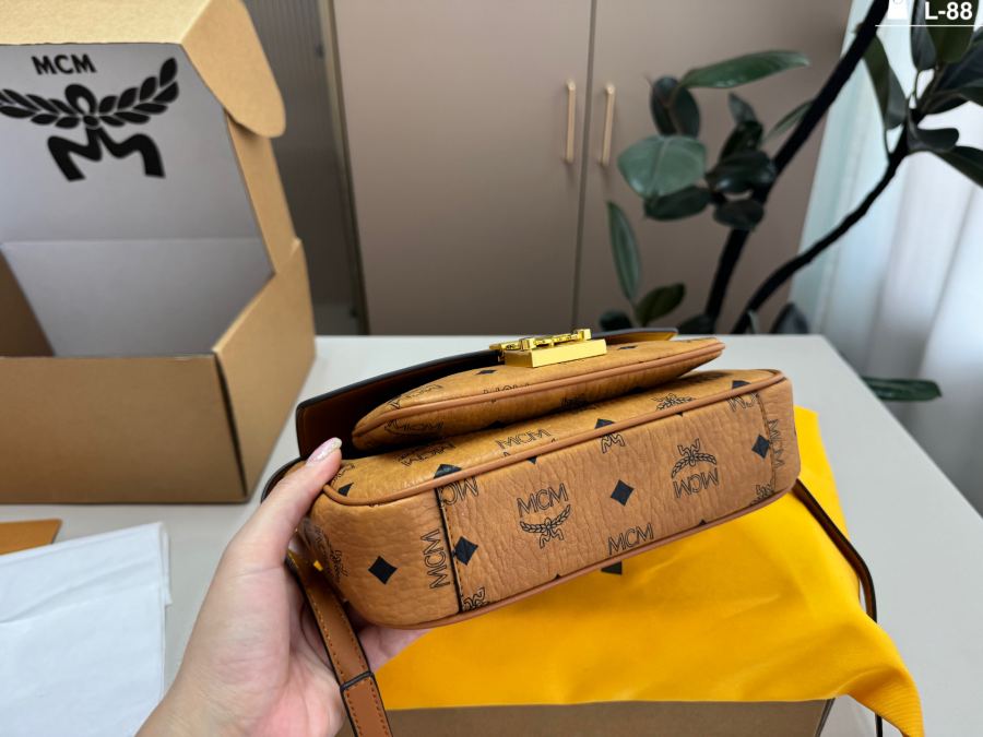 1:1 Replica MCM bag — photo 3