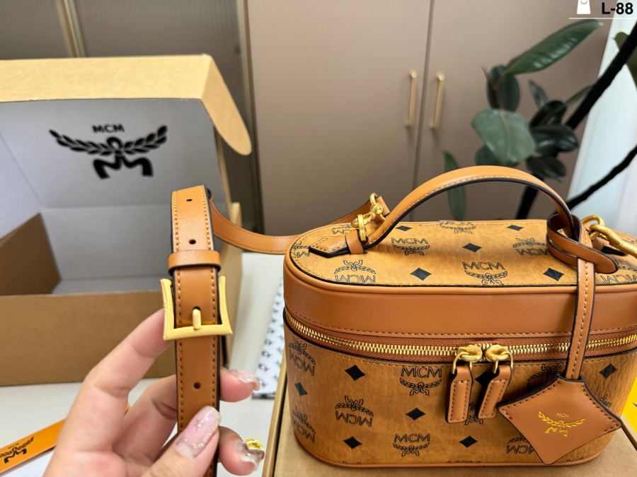 1:1 Replica MCM bag — photo 8
