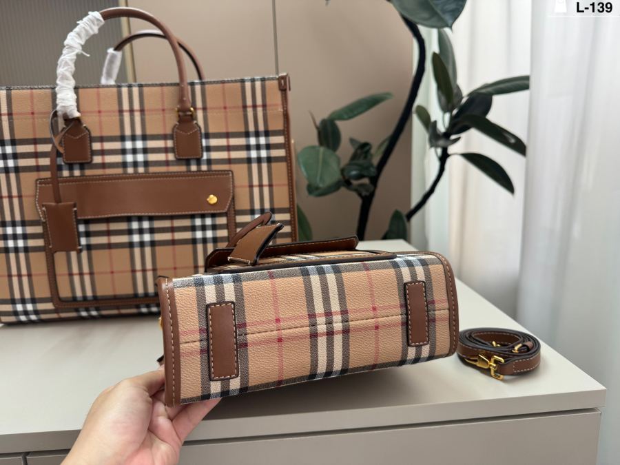 1:1 Replica Burberry bag small — 1:1 Replica — photo 3
