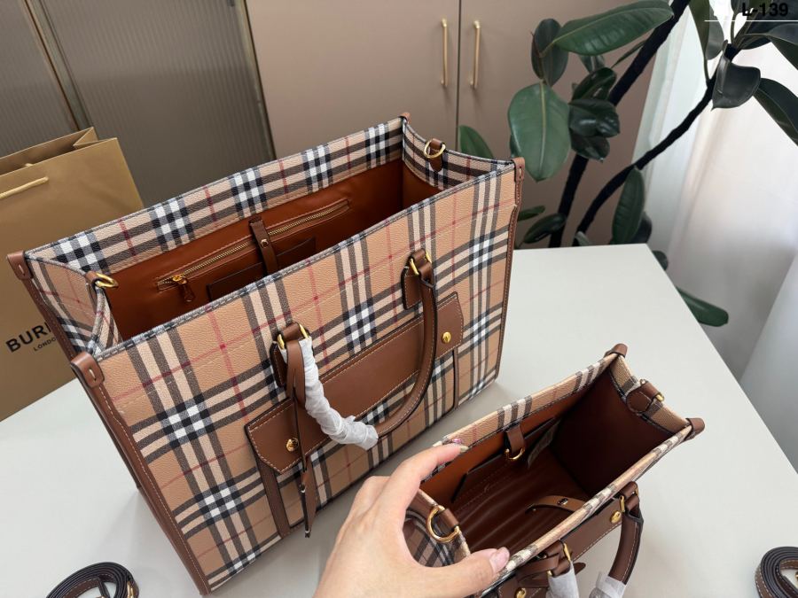 1:1 Replica Burberry bag small — 1:1 Replica — photo 9