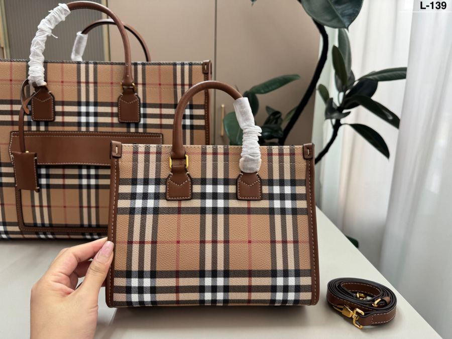 1:1 Replica Burberry bag small — 1:1 Replica — photo 4