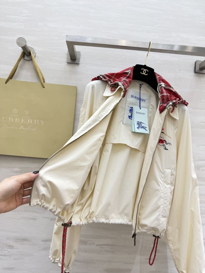 1:1 Replica Burberry Women 𝐁𝐮𝐫𝐛𝐞𝐫𝐫𝐲 𝐄𝐪𝐮𝐞𝐬𝐭𝐫𝐢𝐚𝐧 𝐉𝐚? — AAA Quality Replica — photo 7