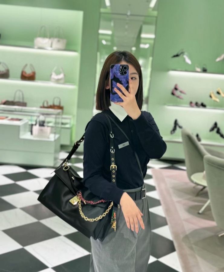 1:1 Replica PRADA bag Upper body picture — Premium Replica — photo 4