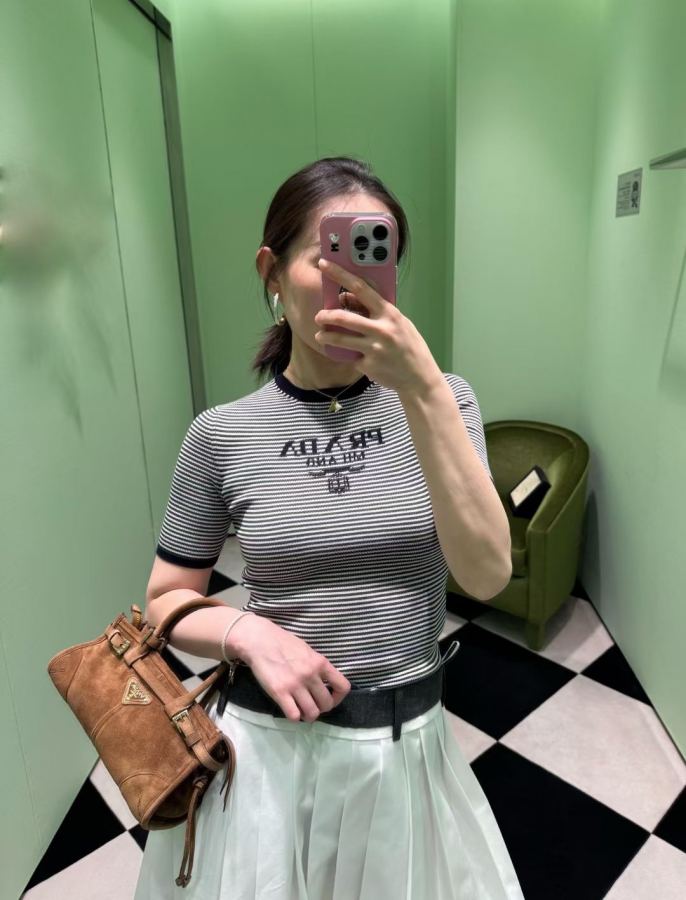 1:1 Replica PRADA bag Upper body picture — AAA Quality Replica — photo 2