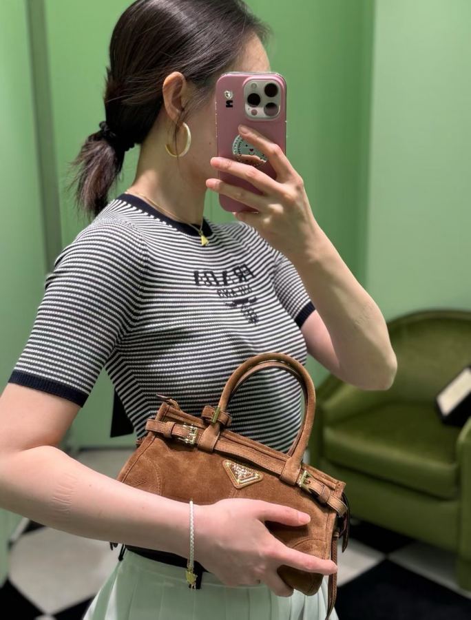 1:1 Replica PRADA bag Upper body picture — AAA Quality Replica — photo 3