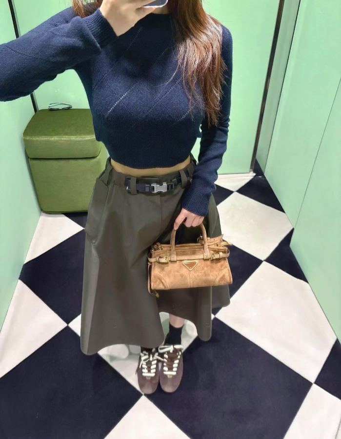 1:1 Replica PRADA bag Upper body picture — AAA Quality Replica — photo 5