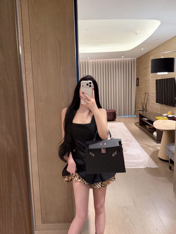 1:1 Replica Burberry Women — Premium Replica — photo 3
